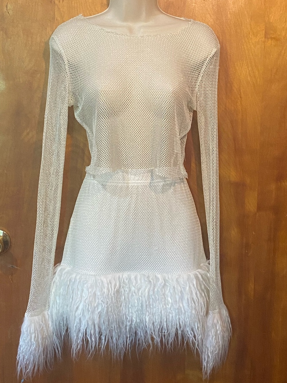 Sexy NWOT 2 piece skirt set,ivory mesh crop top/mini skirt,faux fur trim,L